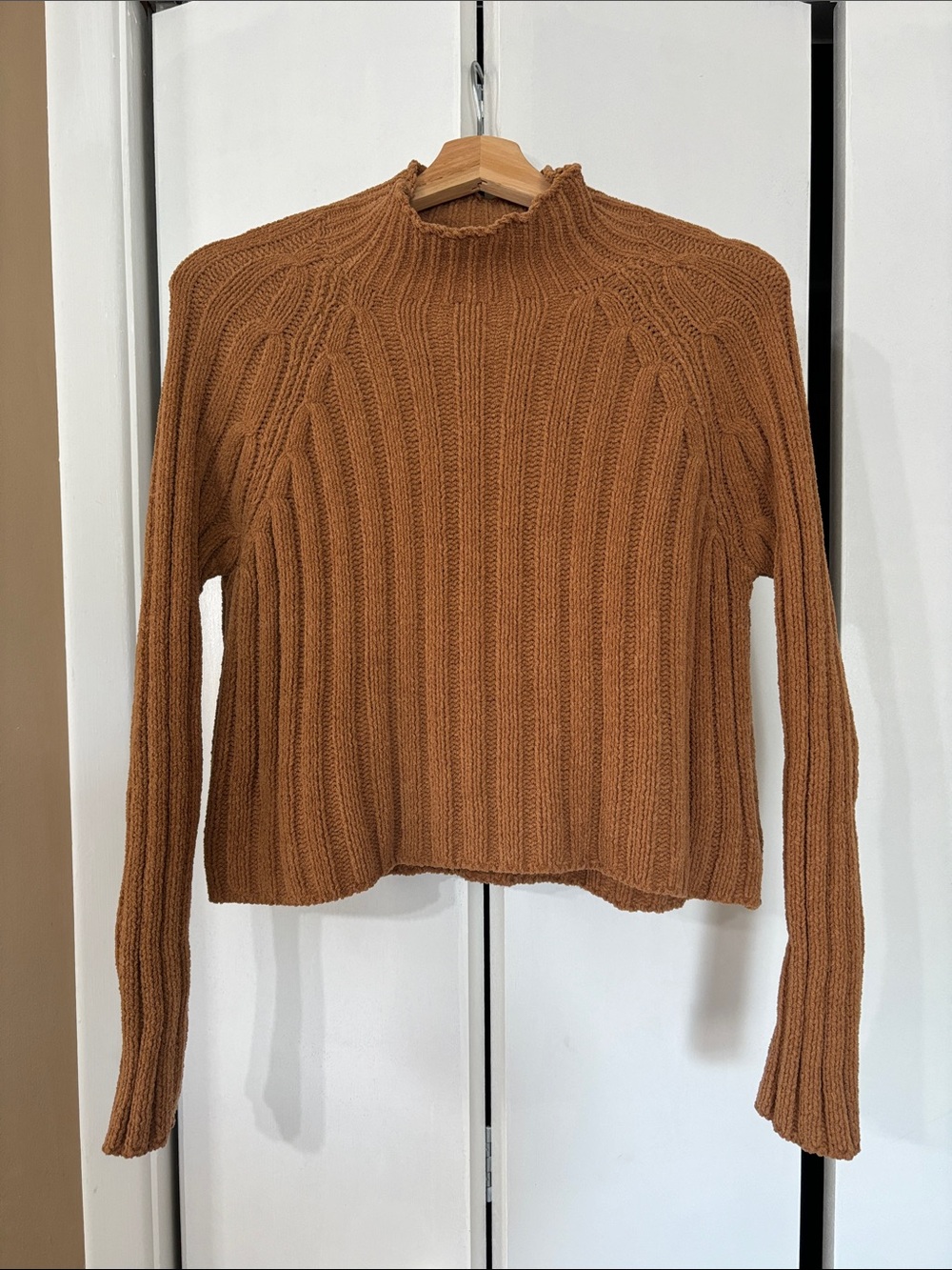 American eagle Women’s Ribbed Mock Neck Sweater - Camel Brown/rust